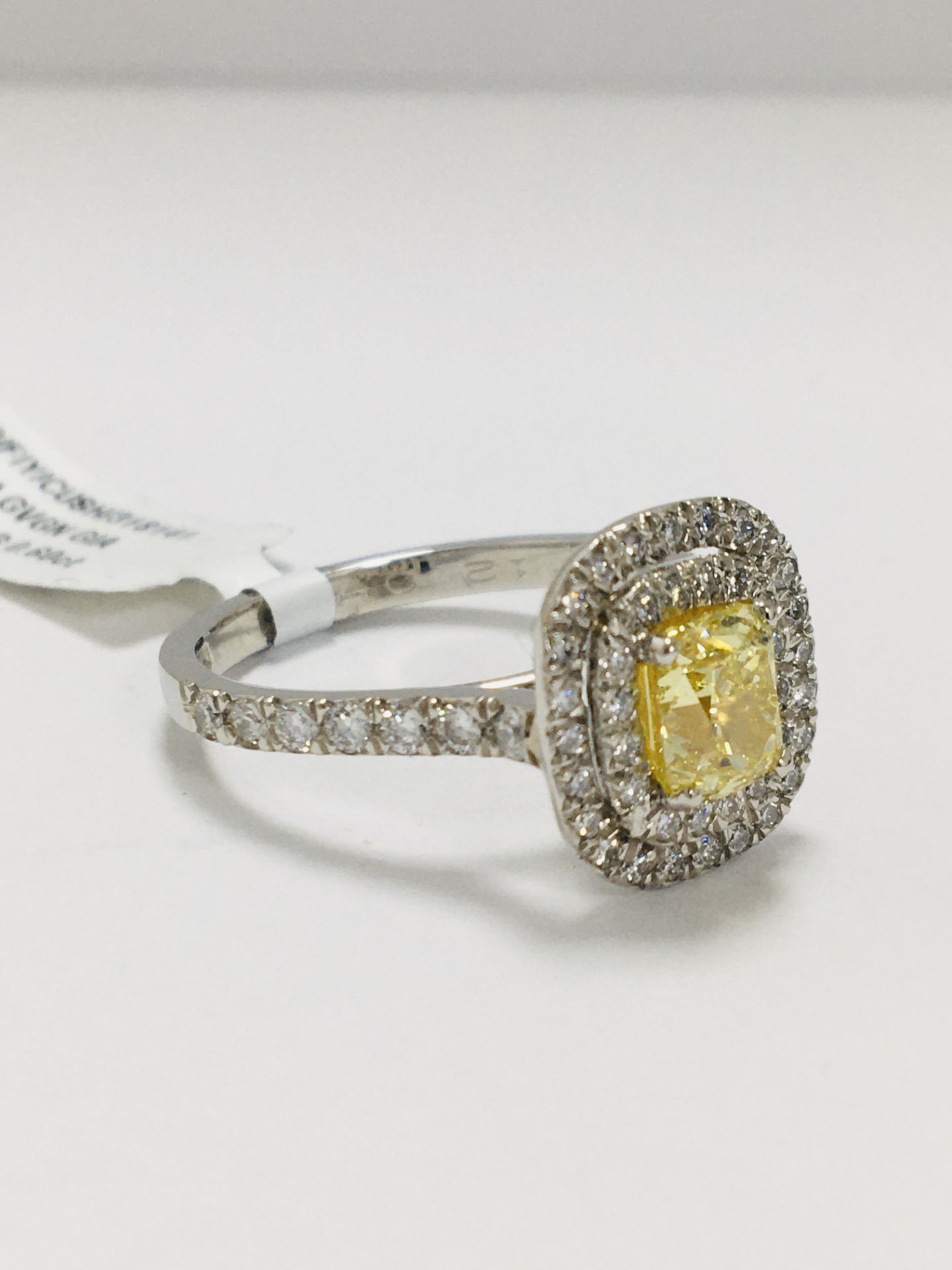 18Ct White Gold Diamond Halo Style Ring - Image 4 of 6