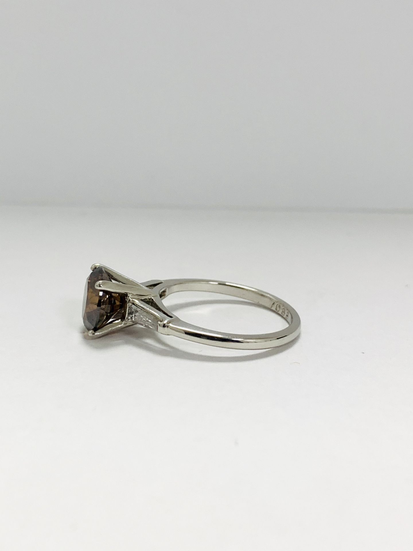 900 Platinum Ring - Image 3 of 11