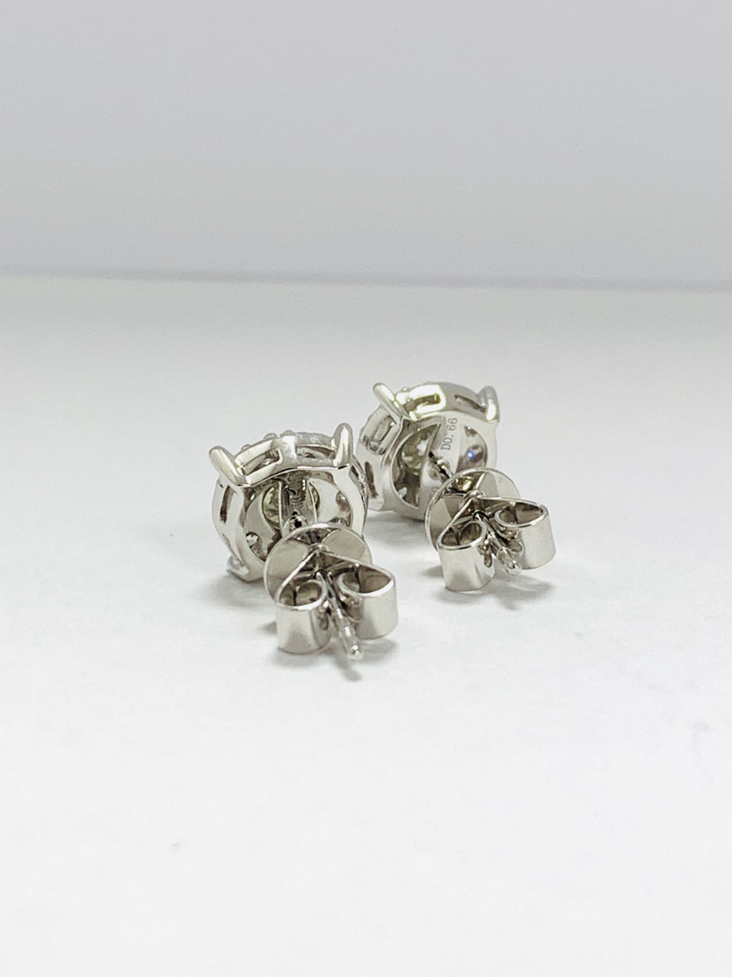 950 Platinum Pair Of Earrings - Image 4 of 9