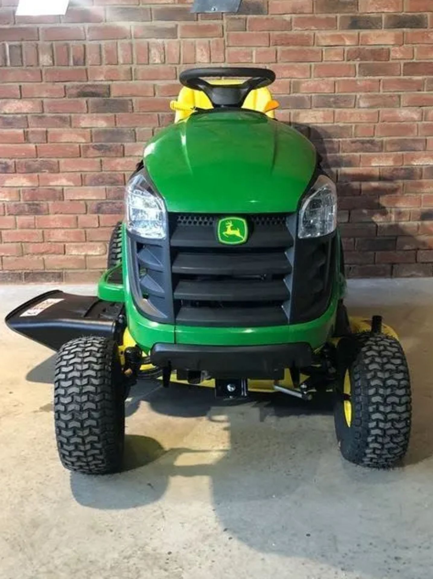 John Deere 42 inch Ride On Tractor Mower - Image 2 of 4