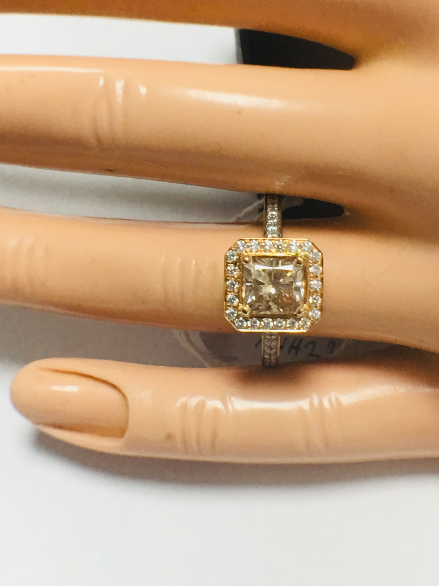 1.33Ct Fancy Pink Diamond Ring - Image 8 of 9