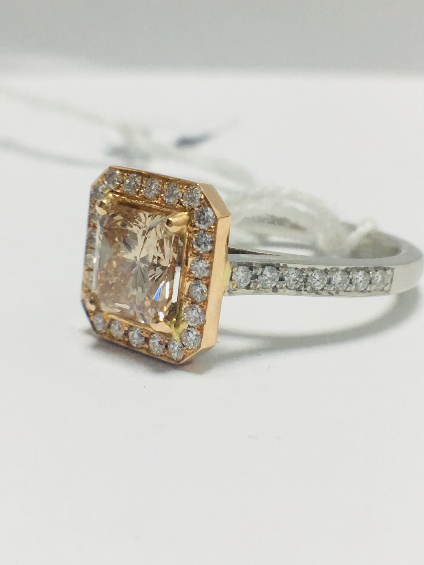 1.33Ct Fancy Pink Diamond Ring - Image 2 of 9