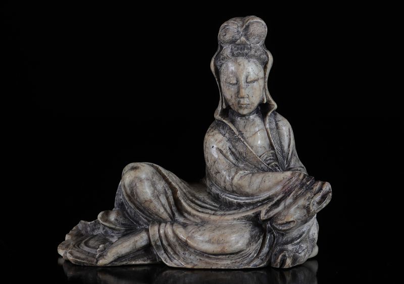 Chine Guanyin en pierre époque Qing - Dimensions: h165mm - Poids (Kg): 1.560kg - [...]