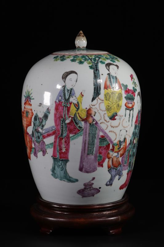 Chine vase couvert à décor de personnages 19ème - Dimensions: h370mm - Poids [...]