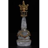 Tibet rare Stupa en cristal de roche bonze doré et incrustation 19ème - [...]