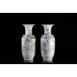 Chine paire de vases miroirs décors de personnages marque Qianlong 19ème - [...]