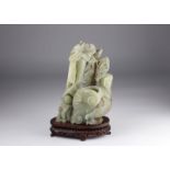 Chine porte pinceaux en jade sculpté d'un enfant dans un décor floraux époque Qing [...]