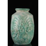 ART-DECO, vase en porcelaine à décor figuratif, XXe siècle. - Dimensions: H330mm [...]