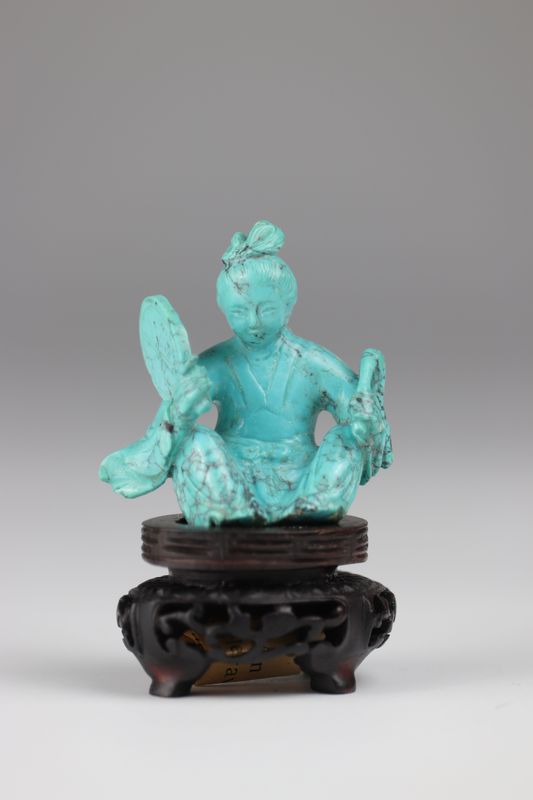 Chine turquoise sculptée d'une jeune femme socle en bois 20ème - Dimensions: [...] - Image 2 of 5