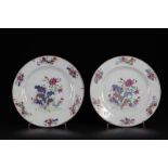Chine paire d'assiettes en porcelaine 18ème décor floraux - Dimensions: d230mm - [...]