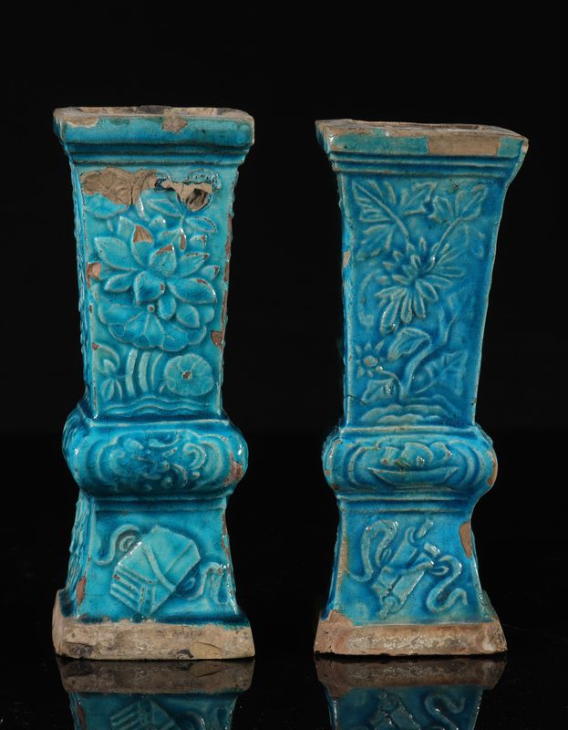 Paire de vases en grès émaillé bleu (accidentés) . CHINE, époque Ming - [...] - Image 4 of 7