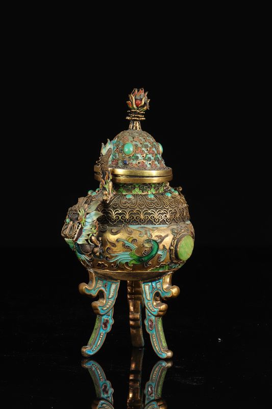 Brûle parfum tripode en bronze et émaux cloisonnés, incrustations de jade. CHINE, [...] - Image 2 of 6