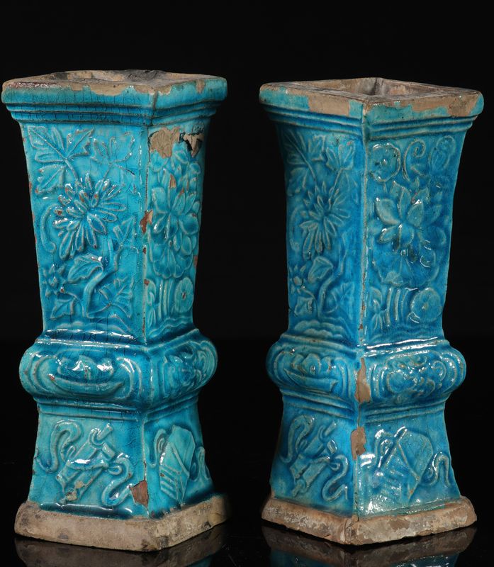 Paire de vases en grès émaillé bleu (accidentés) . CHINE, époque Ming - [...] - Image 7 of 7