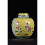 Chine vase couvert à fond jaune à décor de personnage marque sous la pièce 19ème [...]