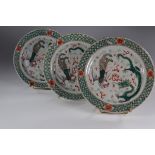 Lot de trois assiettes aux dragon phoenix en porcelaine ,Chine vers 1900. - [...]