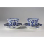 Paire de bols blan-bleu en porcelaine . - Dimensions: Tasse D=85mm H=55mm Plateau [...]