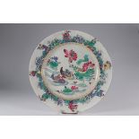 Assiette en porcelaine à décor des huit immortels. - Dimensions: D230mm - Poids [...]