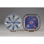 Lot Sous tasses blanc-bleu en porcelaine ,Chine 18ème. Petit plat en émaux de Pekin [...]