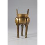 Brule parfum tripode en bronze ,Chine 18-19ème. - Dimensions: H=130mm D=70mm - [...]