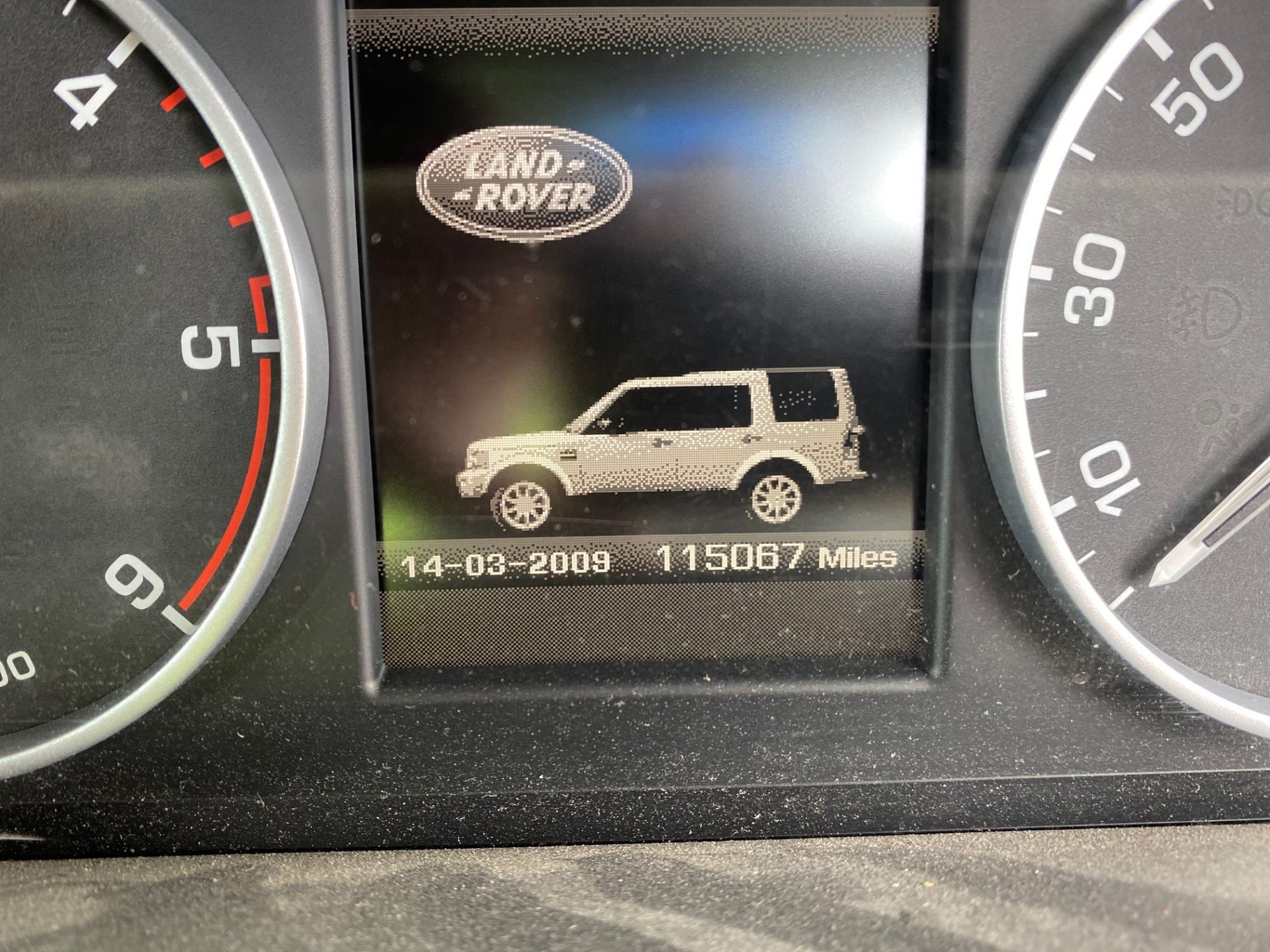 Land Rover Discovery 4 - TD V6GS, Manual 6 Speed, V6, 2720cc Diesel, Silver, Recorded Mileage - Image 15 of 54