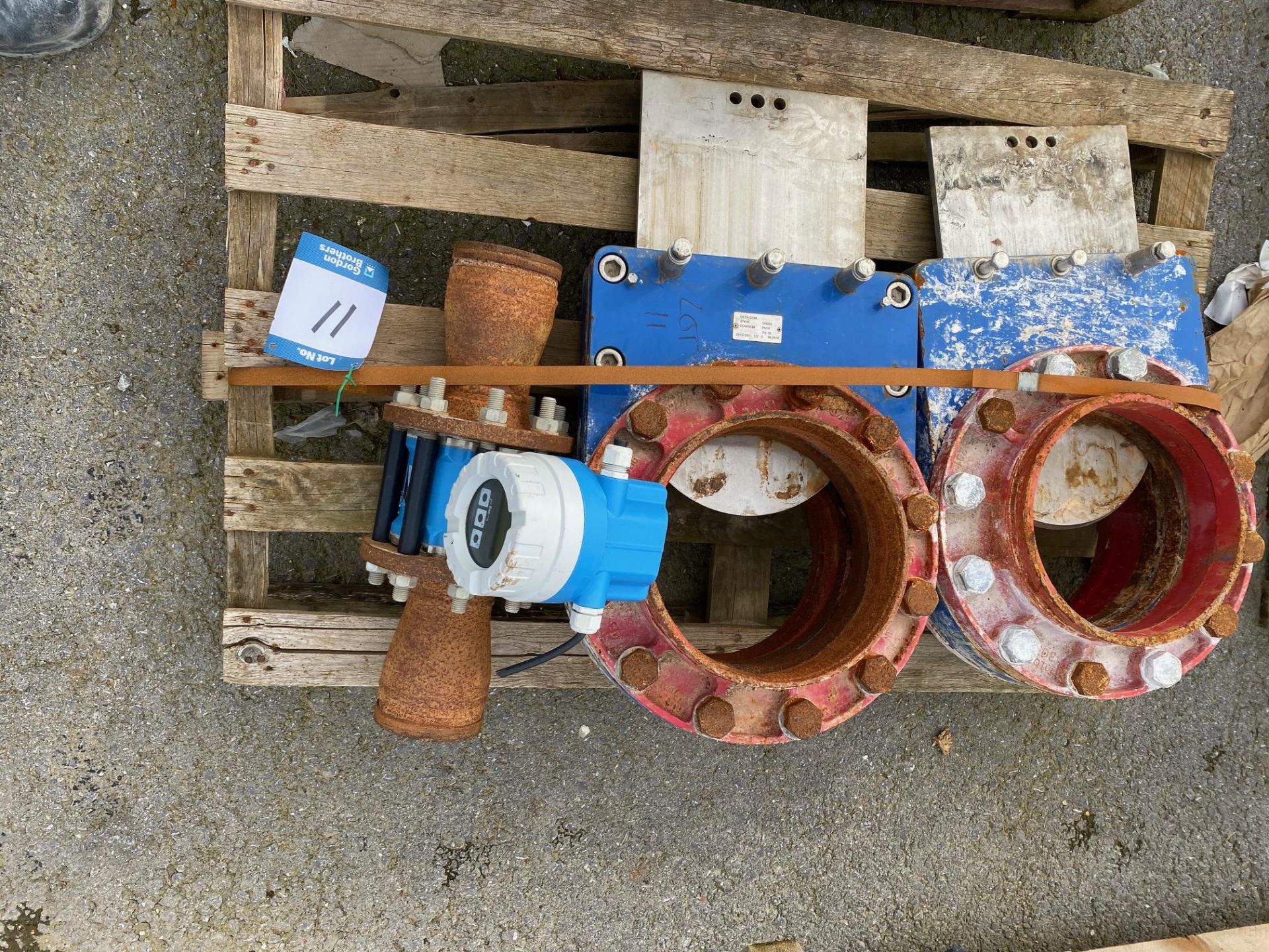 2x GEFA, Model: DN250 Knife Gate Valve, 10" - 250mm Diameter Fittings 1x Endpress & Hauser,