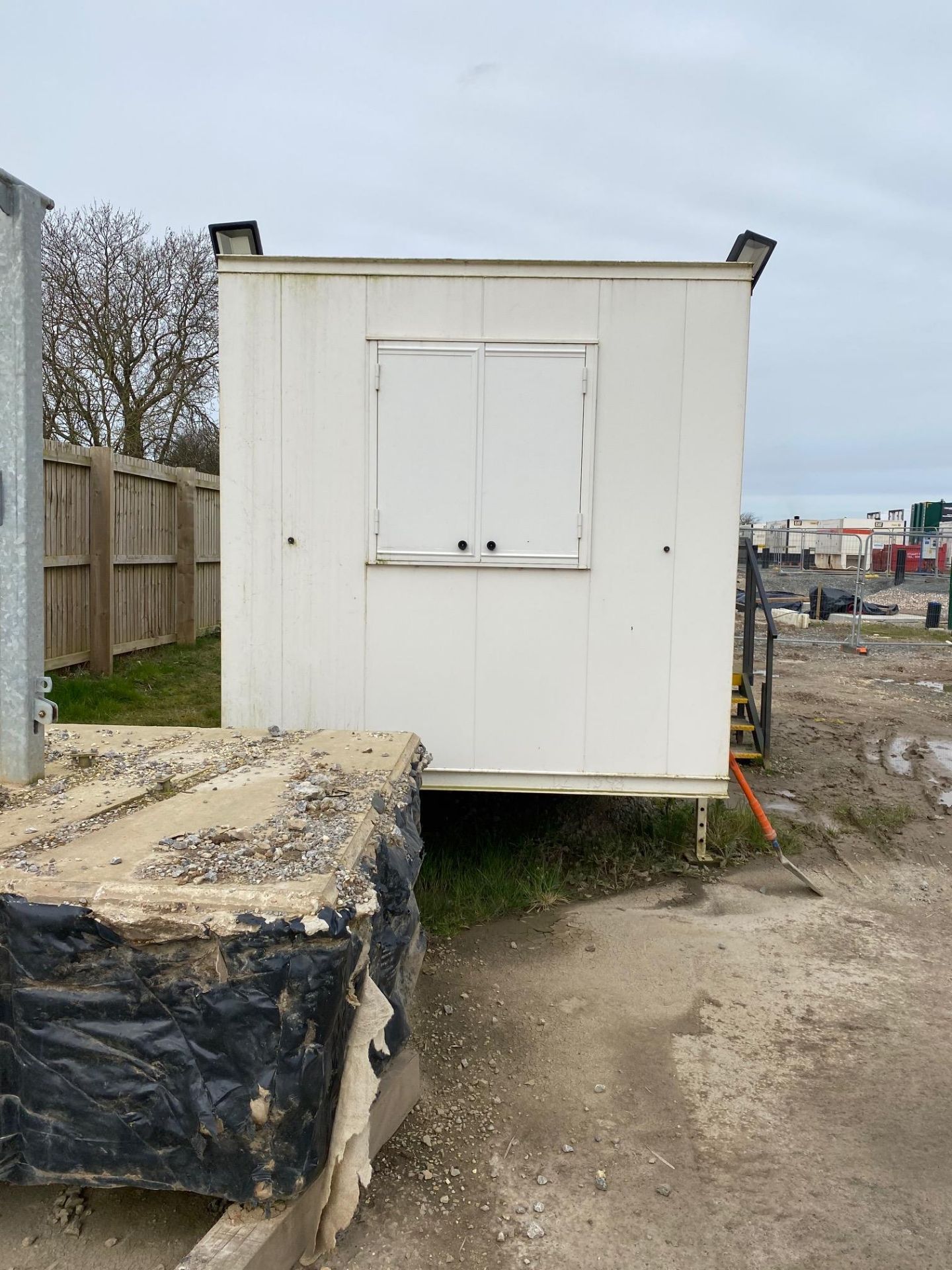 AV Danzer, Portable Jackleg Security Cabin with Toilet, Single Access Door, Windows and Shutters - Image 3 of 3