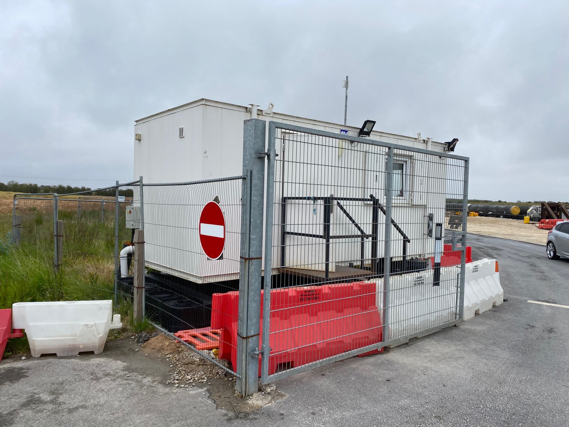 AV Danzer, Portable Jackleg Security Cabin with Toilet, Single Access Door, Windows and Shutters, - Image 2 of 5