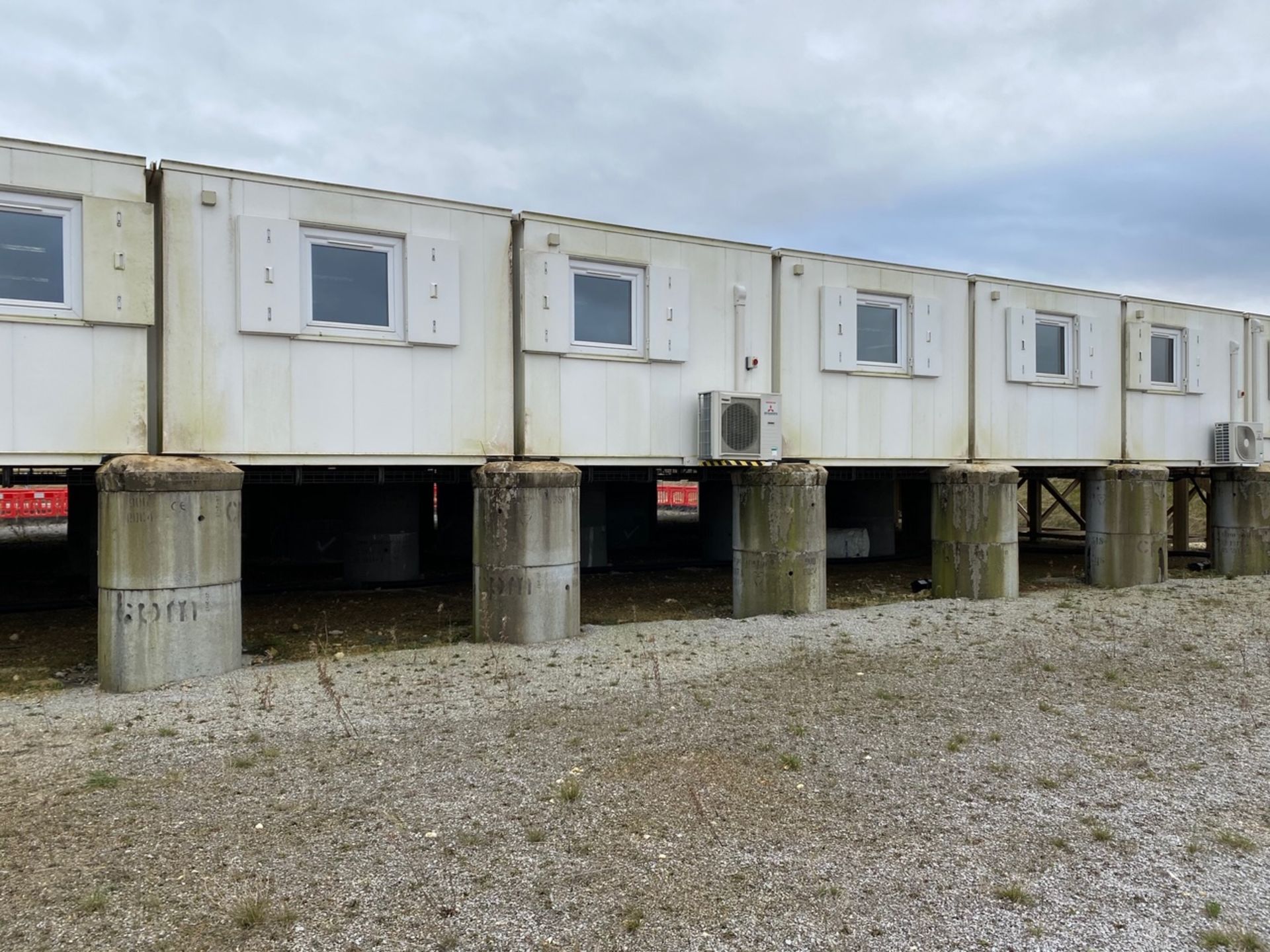 AV Danzer, Accommodation Office Block Cabins Consisting of "T" Shaped Site Main Office Constructed - Image 3 of 20