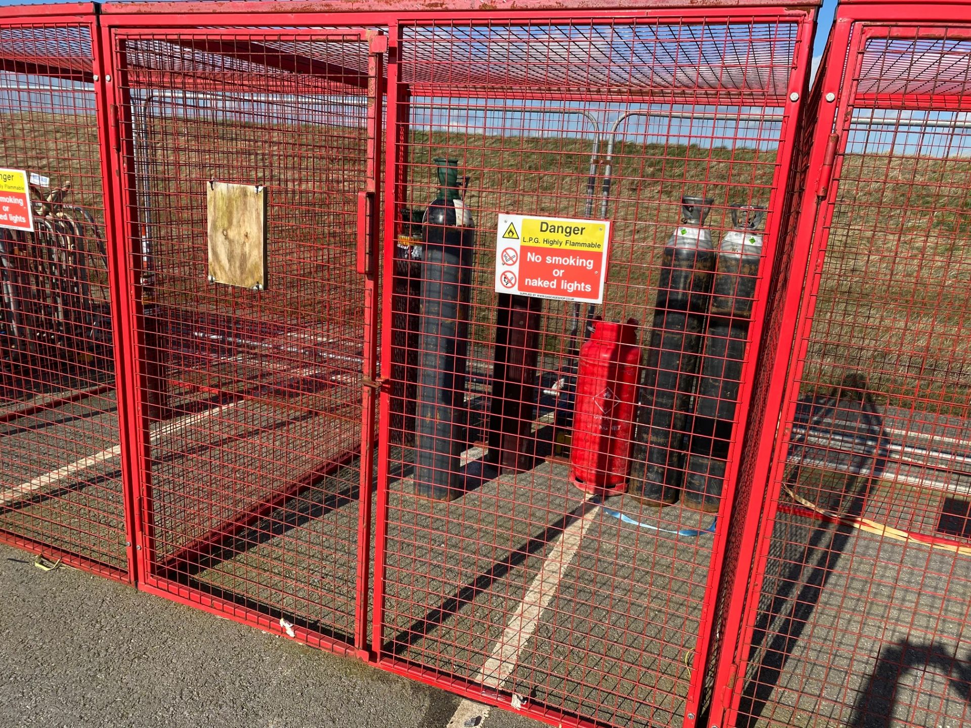 4x metal Gas Bottle Storage Cages with Lockable Double Doors, 2m x 2m x 2m (Location of Lot East - Image 3 of 5