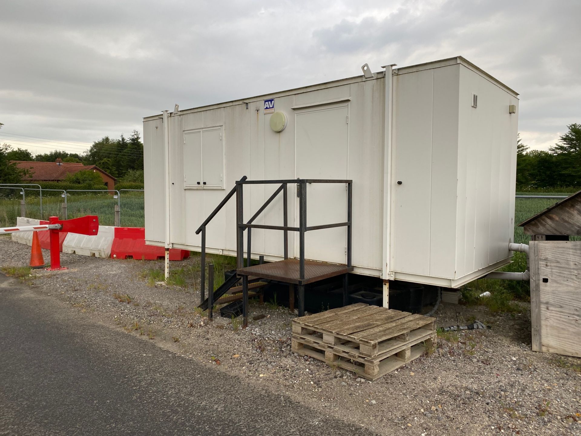 AV Danzer, Portable Jackleg Security Cabin with Toilet, Single Access Door, Windows and Shutters, - Image 3 of 5