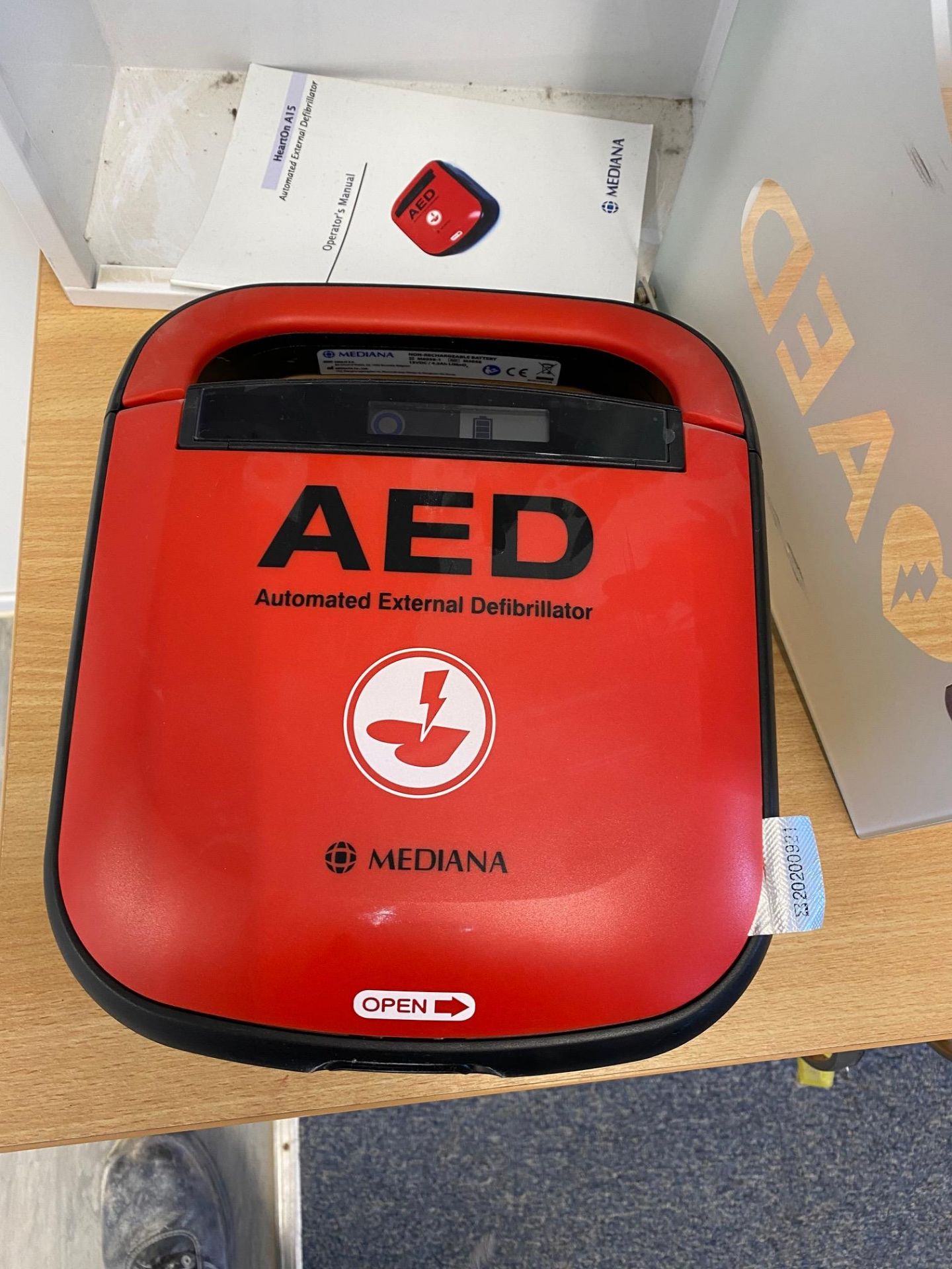 Mediana, Model: Heart A15 Automated External Defibrillator, DOM: 12/2107, Serial No. 155817/20108 (