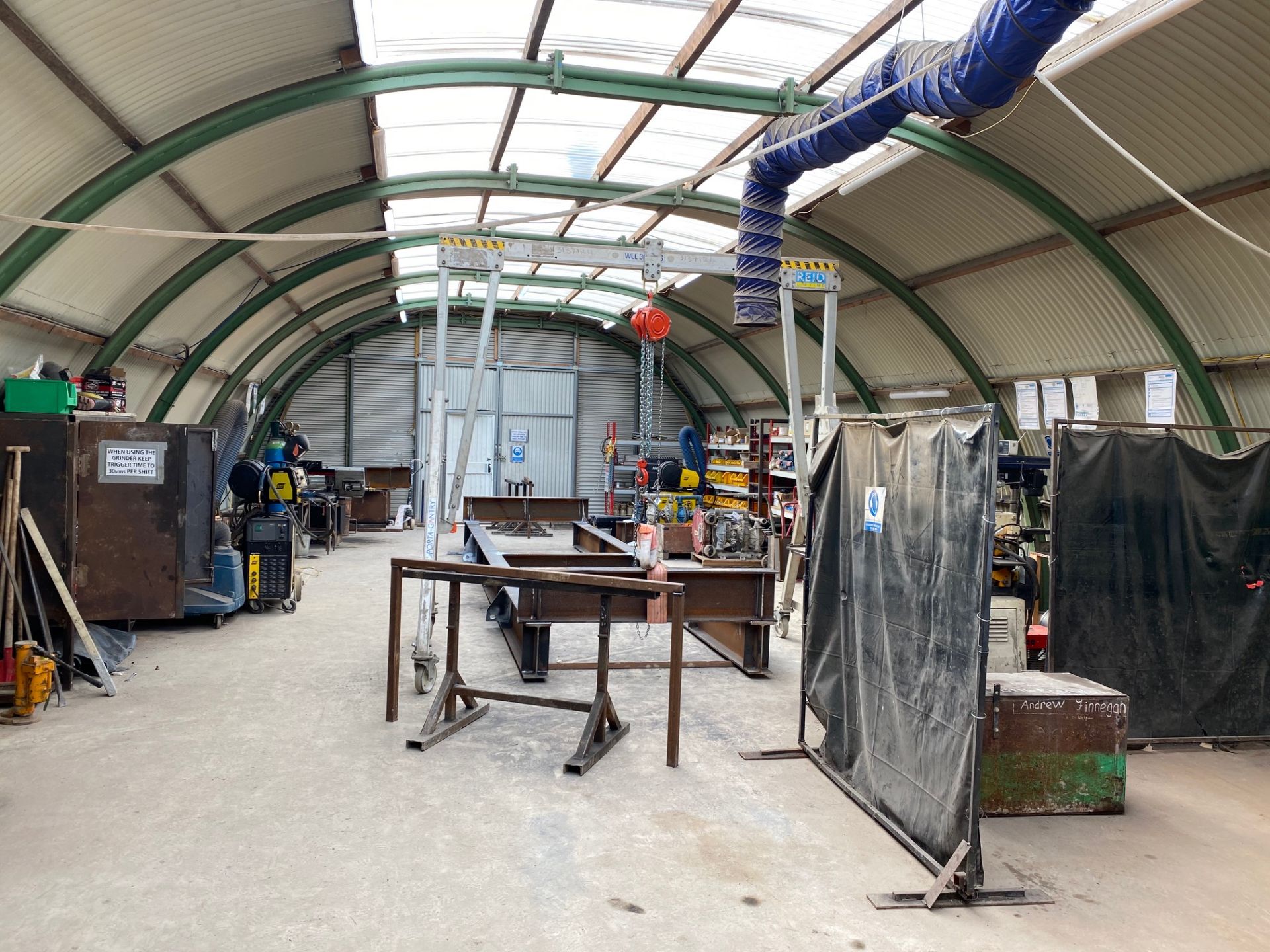 Nissen Hut, Corrugate Steel Hut with Clear Roof Panels, Double Entrance Doors One end and Single - Image 10 of 10