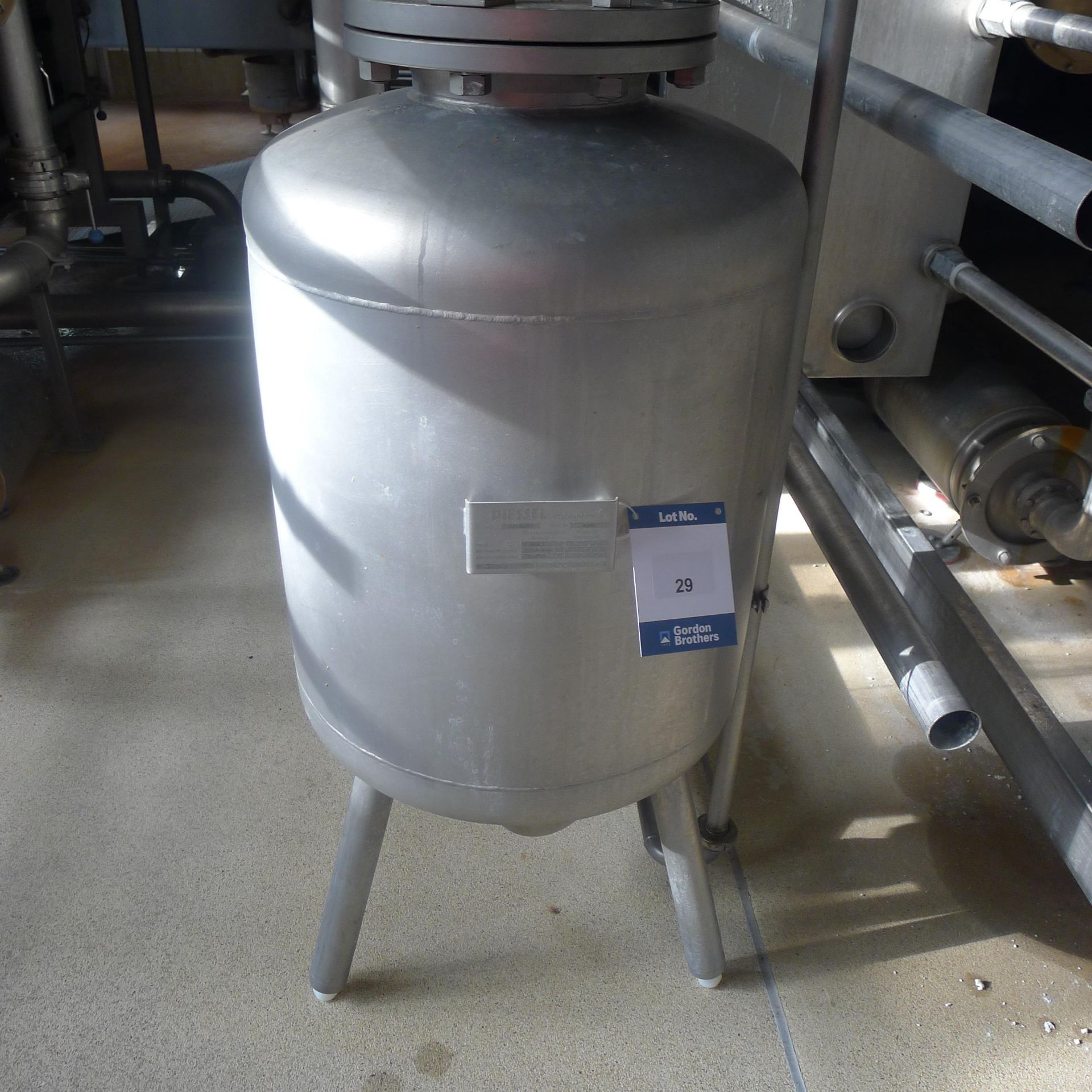 Dessel 162 liter (42.8 gallon) capacity stainless steel tank. Working pressure 10 bar (150 PSI),