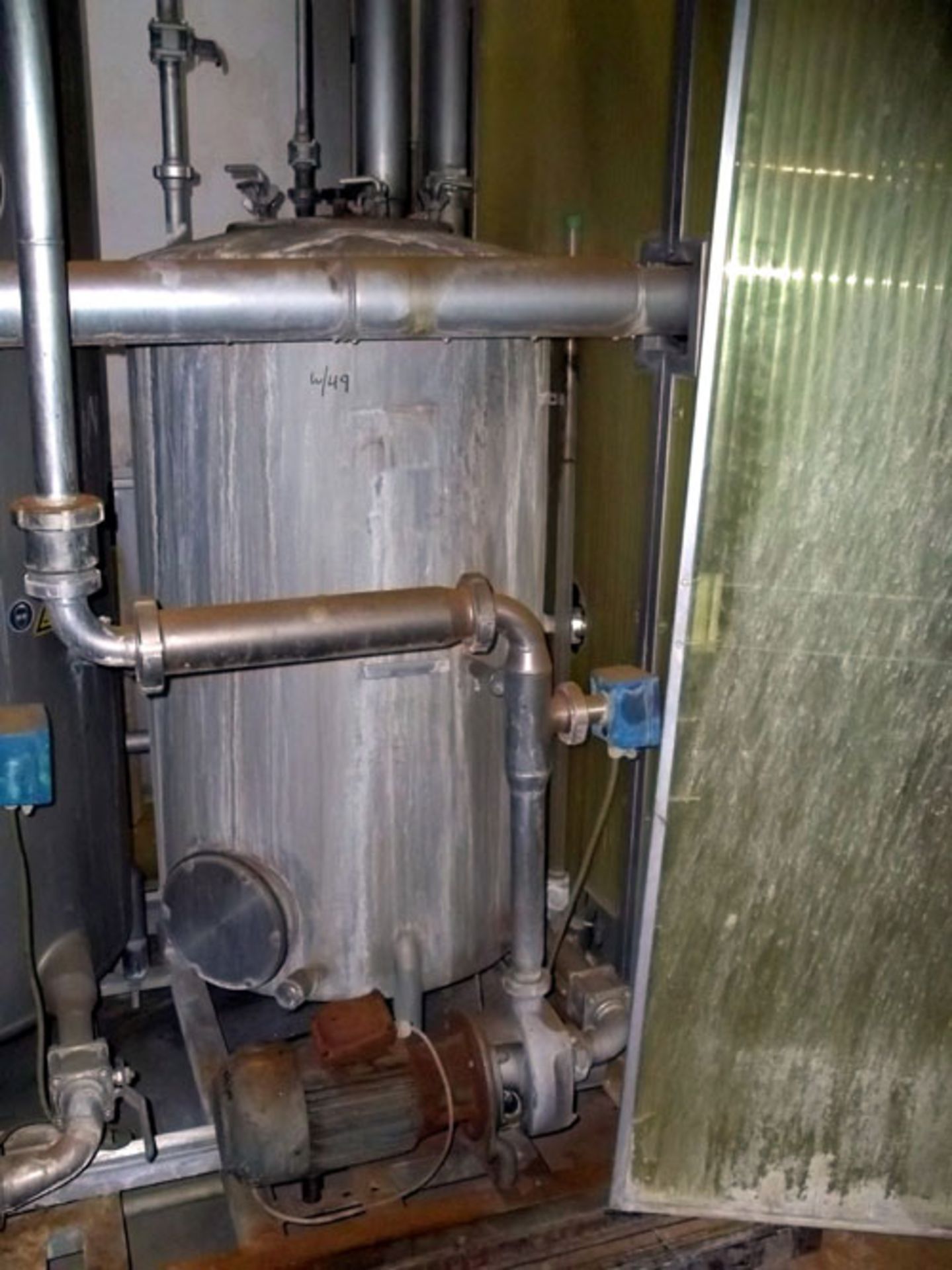 CIP System Consisting Of: (2) approximate 1040 liter stainless steel tanks, (1) approximate 1324 - Image 4 of 11