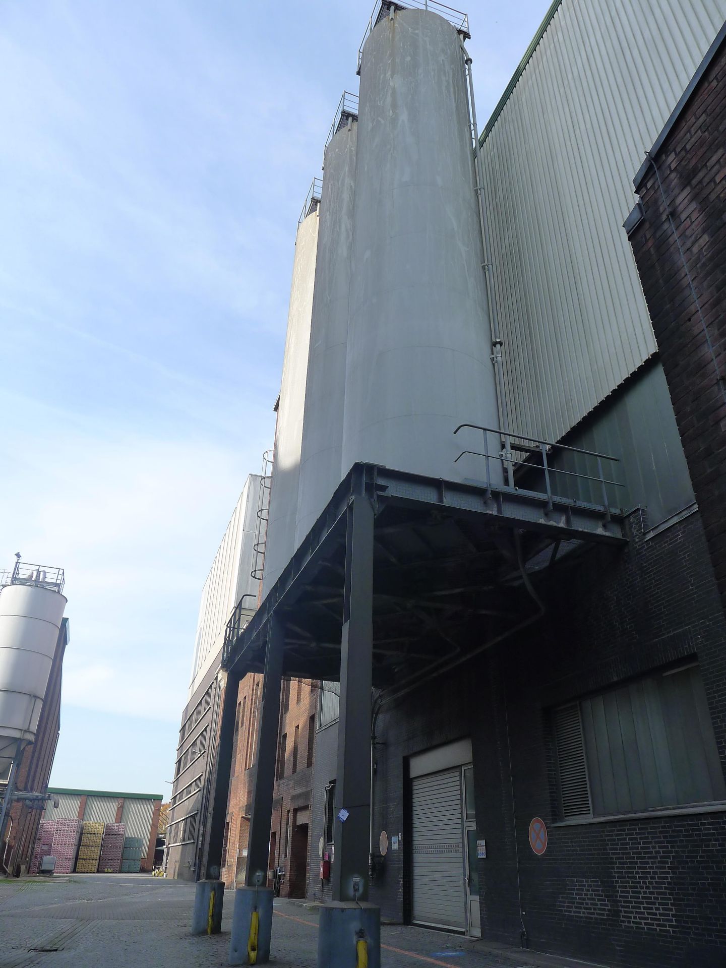 Zeppelin 90m3 (90000 liters/23800 gallon) capacity stainless steel silos. 3000 mm (9'8") dia. x - Image 6 of 10