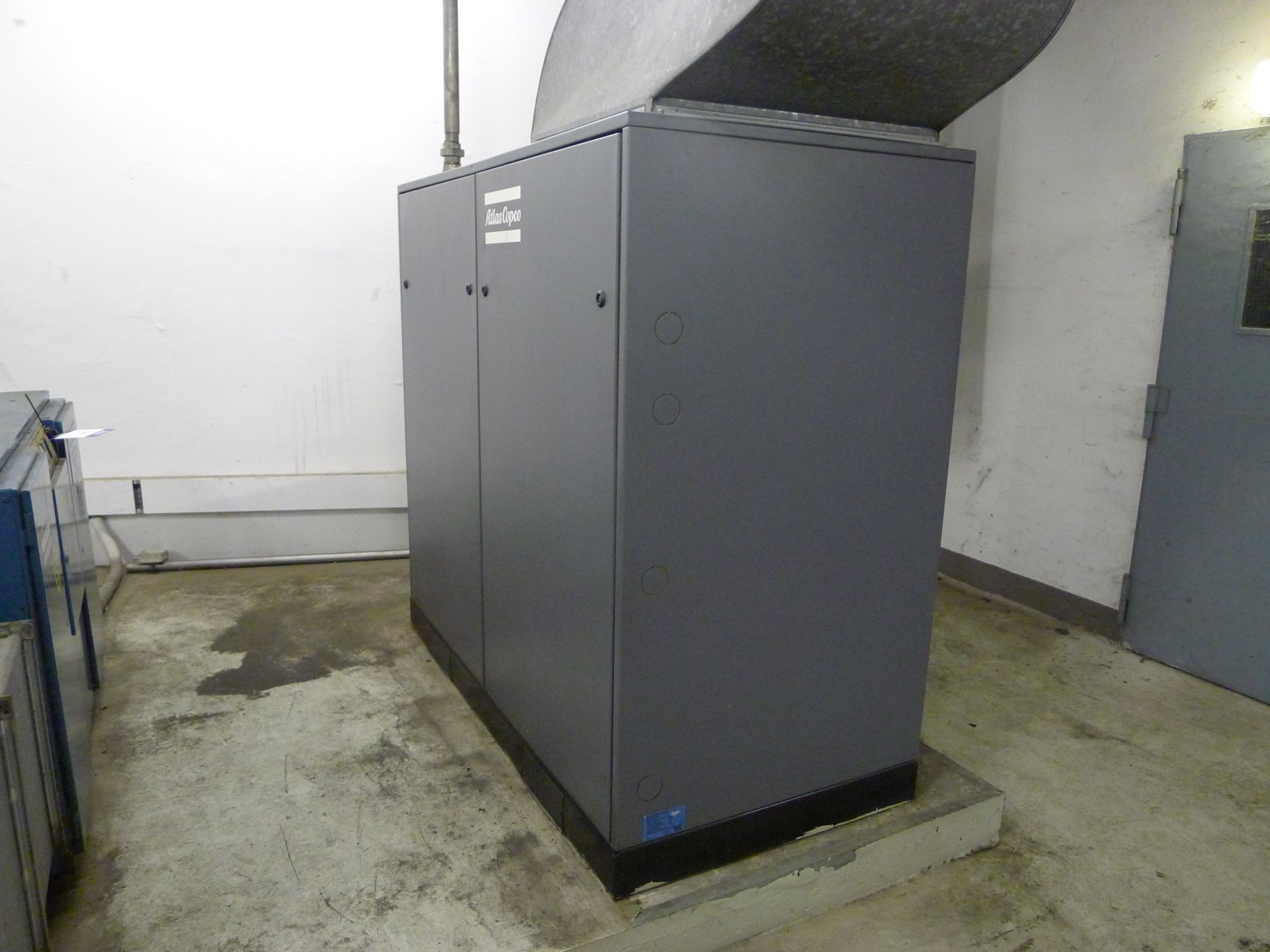 Atlas Copco GA37 rotary screw compressor. Serial number ATT328457 (Dismantling and Loading Fee: € - Image 3 of 4