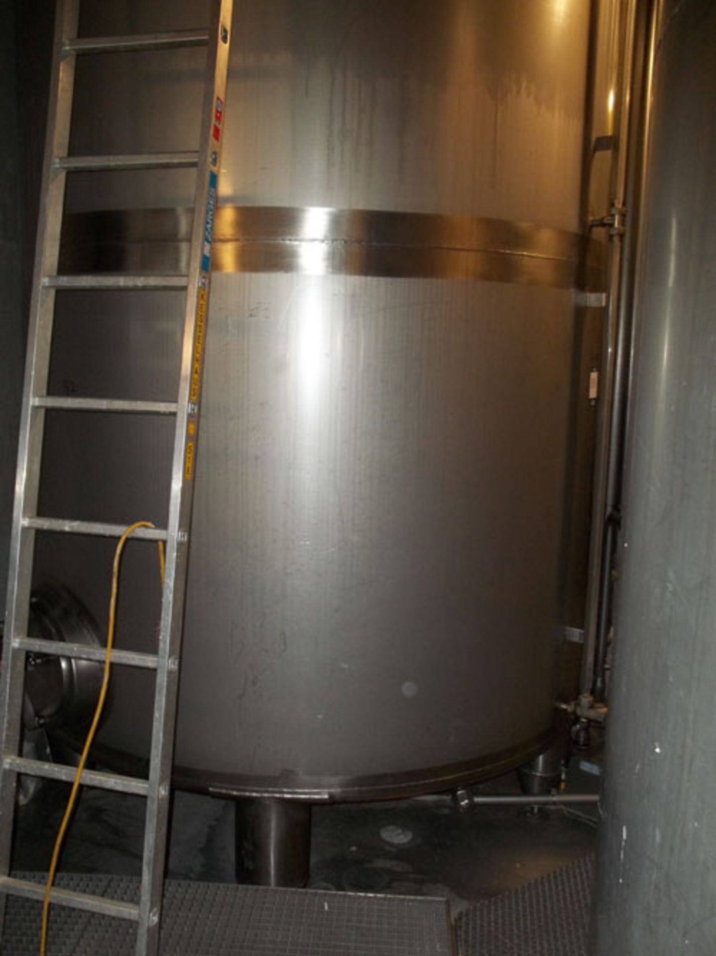 Tuchenhagen Tank, 130 Hectoliter (3434 Gallon), Type T20/40, Stainless Steel, Vertical. Rated 1 - Image 2 of 7