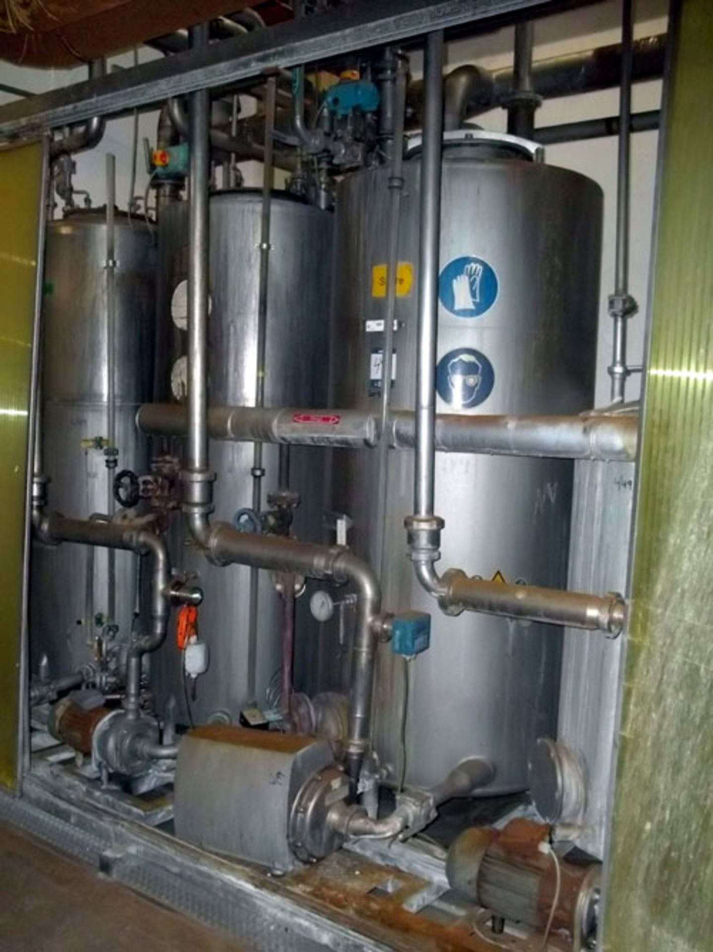 CIP System Consisting Of: (2) approximate 1040 liter stainless steel tanks, (1) approximate 1324