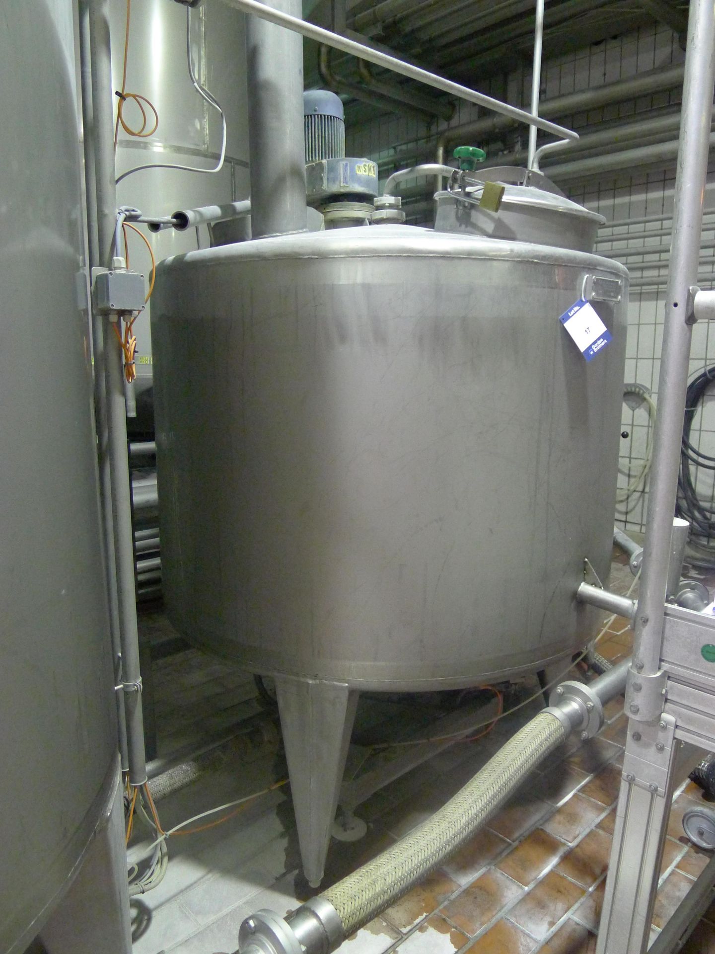 Alfa Laval tank 2000 liter (529 gallon) capacity stainless steel tank Serial # 6010. New 1985 ( - Image 2 of 3