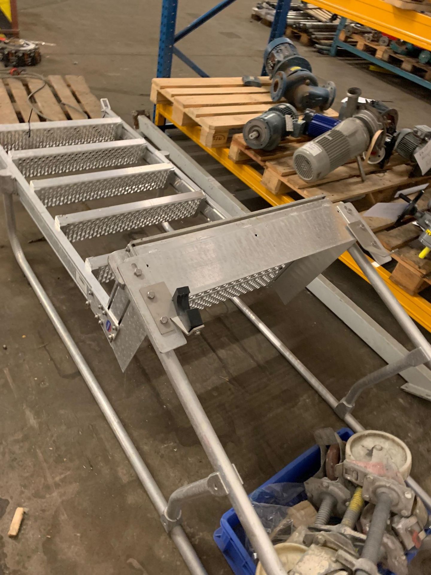 1 x Aluminum ladder incl. box with 4 wheels. - Image 2 of 3