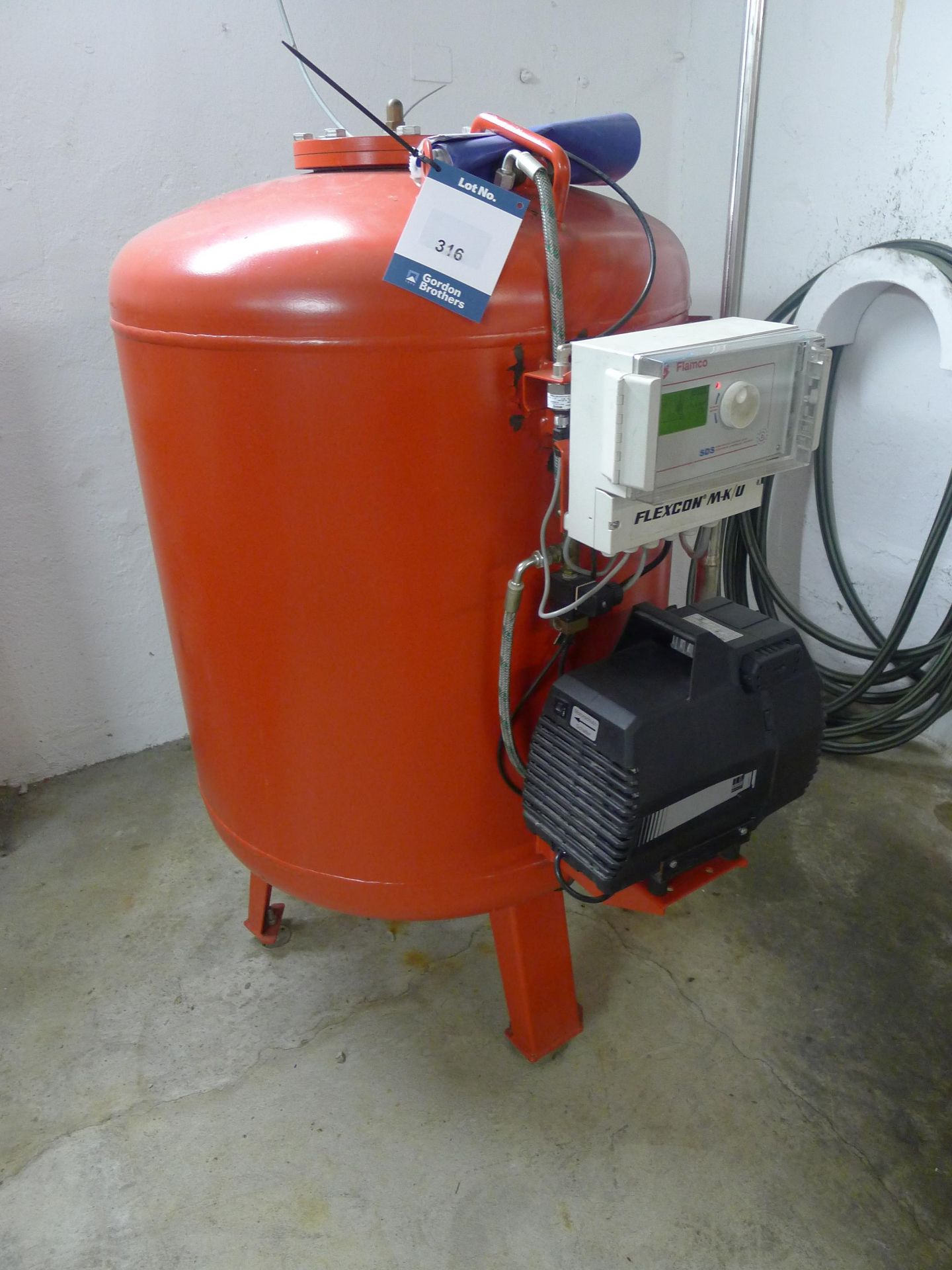 Flamco Flexcon M-K, 400 Ltr Capacity Pressure Vessel S/N 1074225002 (Dismantling and Loading Fee: €