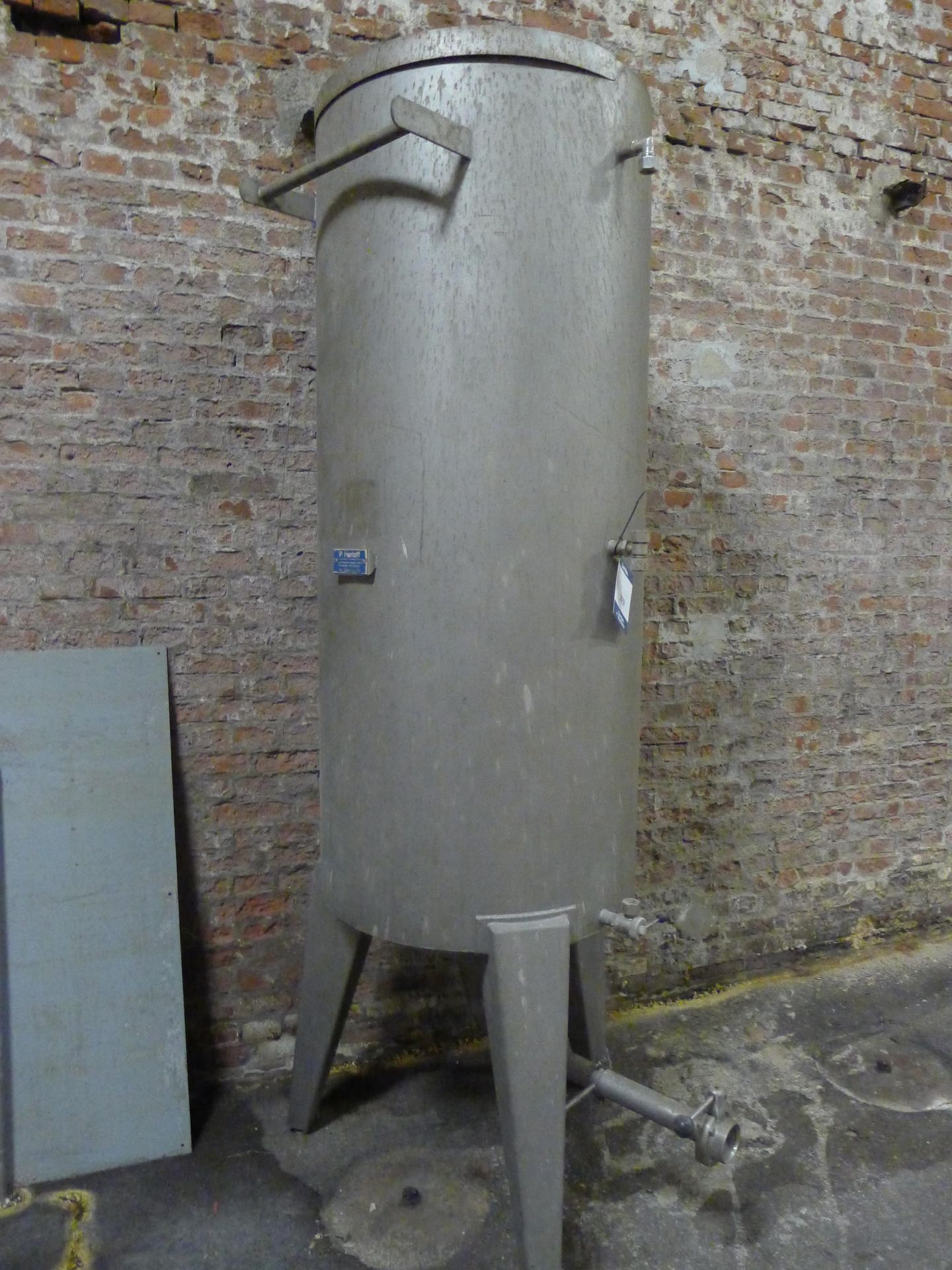 P Harloff Stainless Steel Tank (Dismantling and Loading Fee: €50)