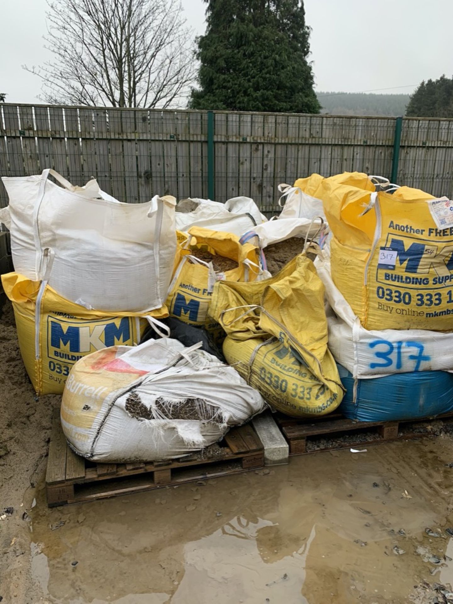 mixed material to dumpy bags