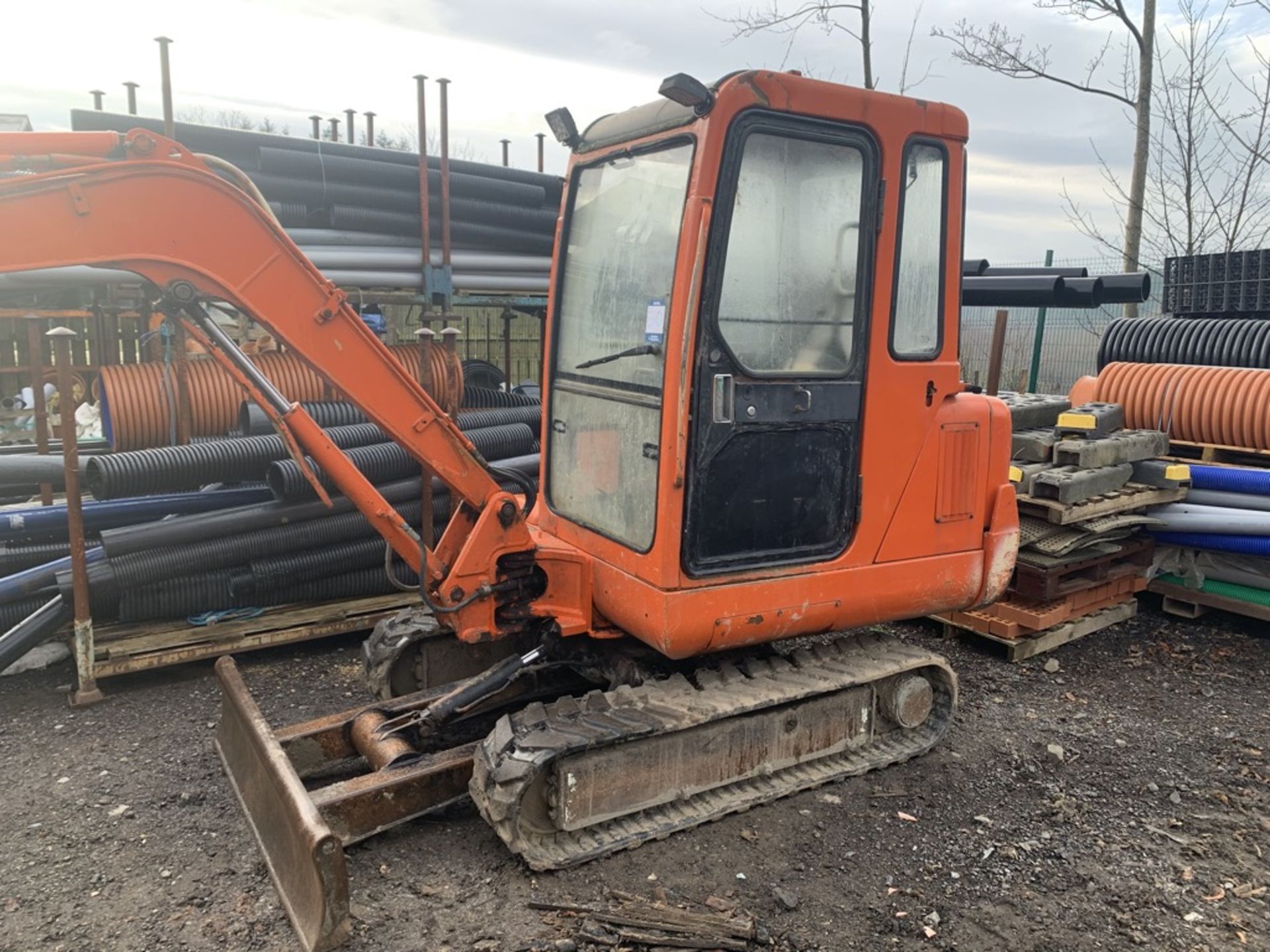 Daewoo, 030 3 Ton Excavator Date of Manufacture: 2002 rubber tracks 5x Buckets Ref: JEX10 - Image 2 of 4