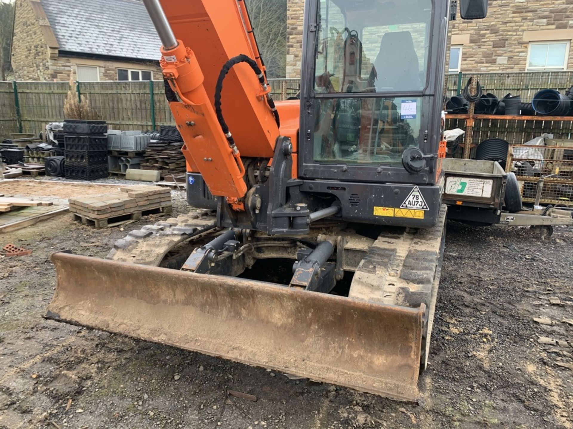 Doosan, DX85R-3 8.5 Ton Excavator Serial No. DHCKEAAVA6002265 Date of Manufacture: 2018 Rubber - Image 2 of 5