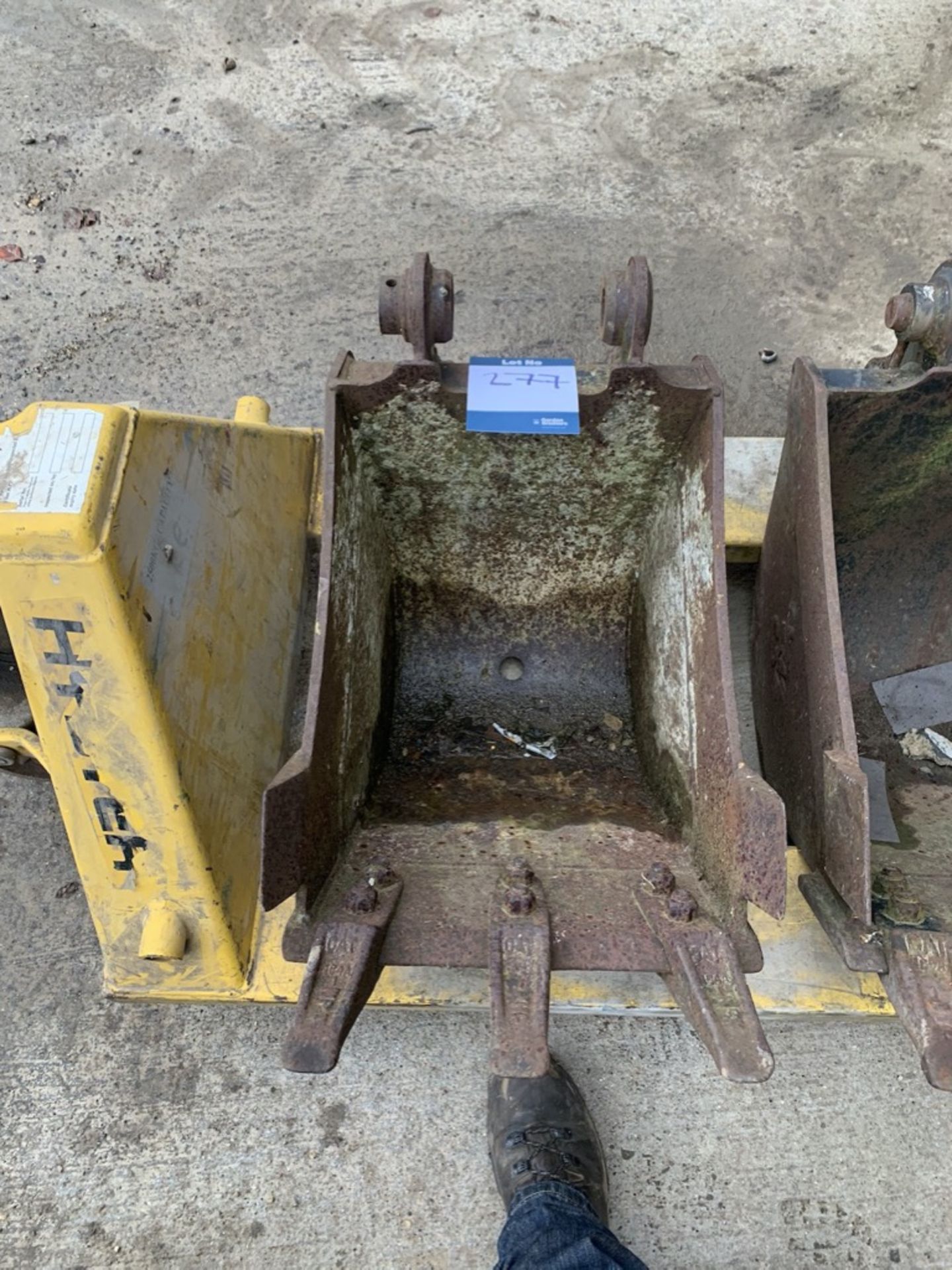 400mm Bucket with teeth 35mm pin Unused