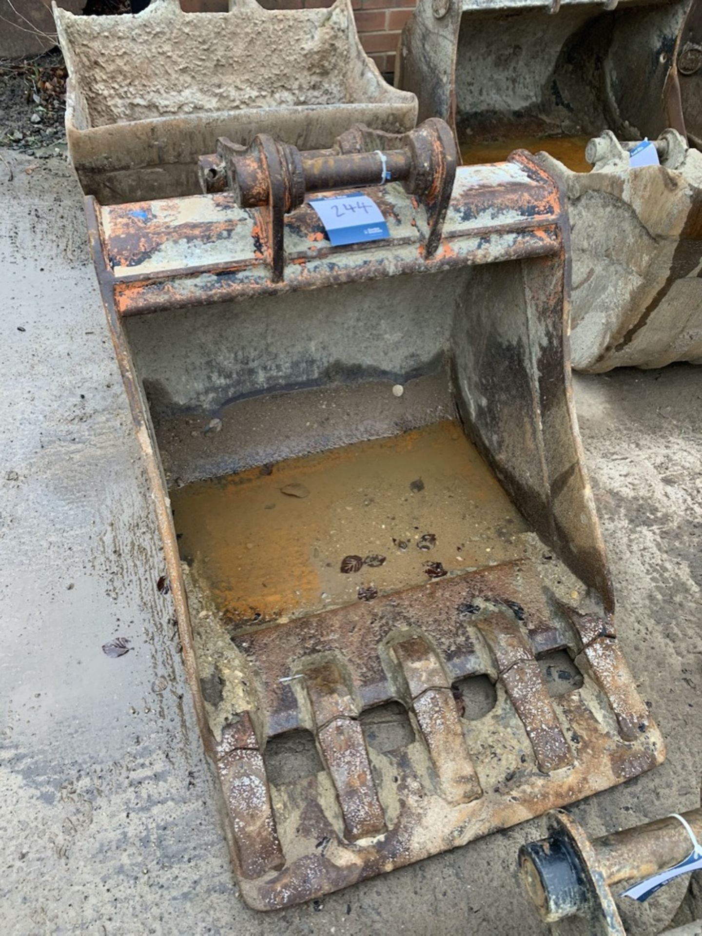 800mm Bucket with teeth 45mm pin Ref: JD59