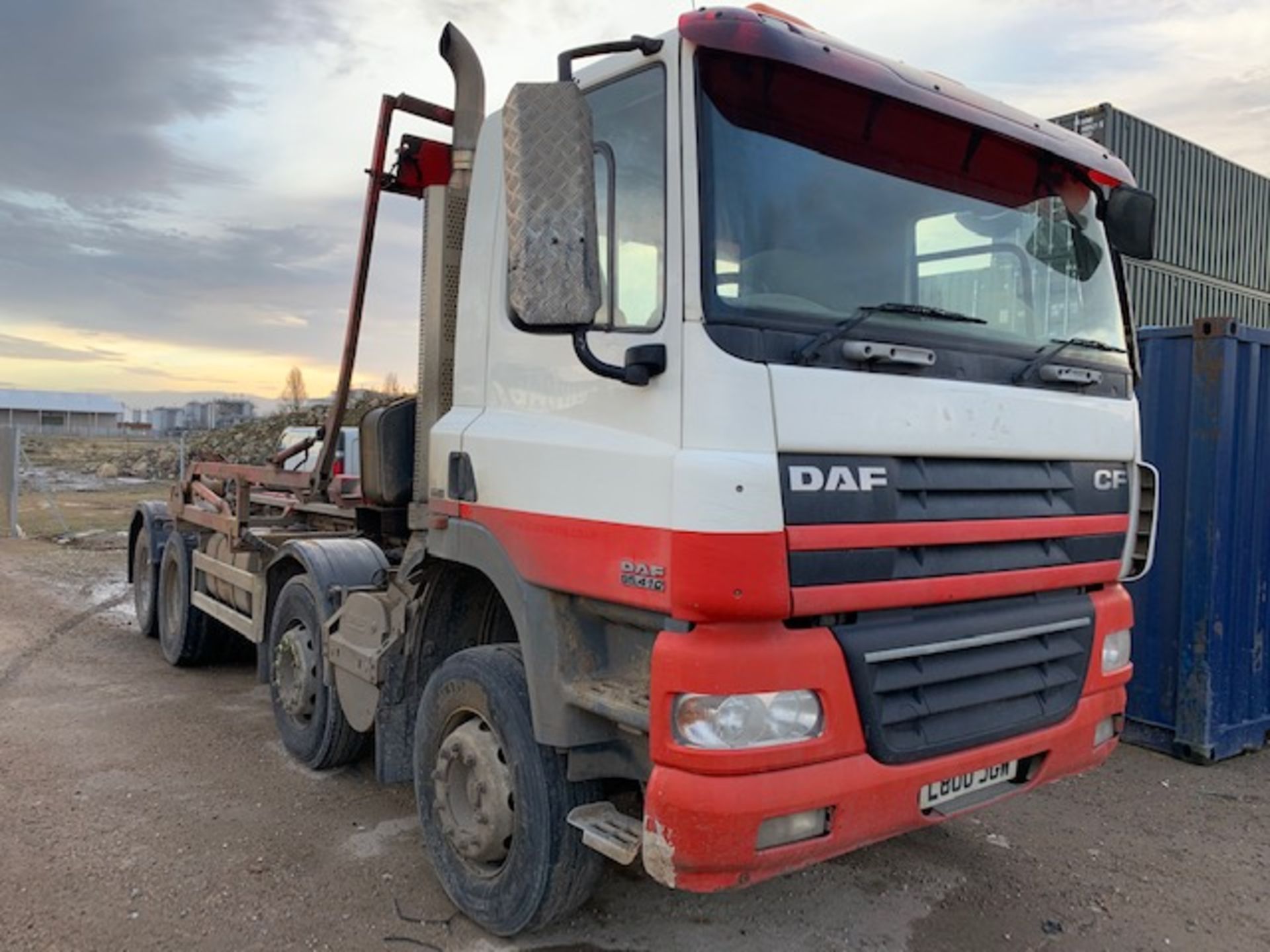 DAF 8x4 hook-bin Ro-Ro skip lorry, Model FAD CF85.410, registration number L800 JGW, 500,000