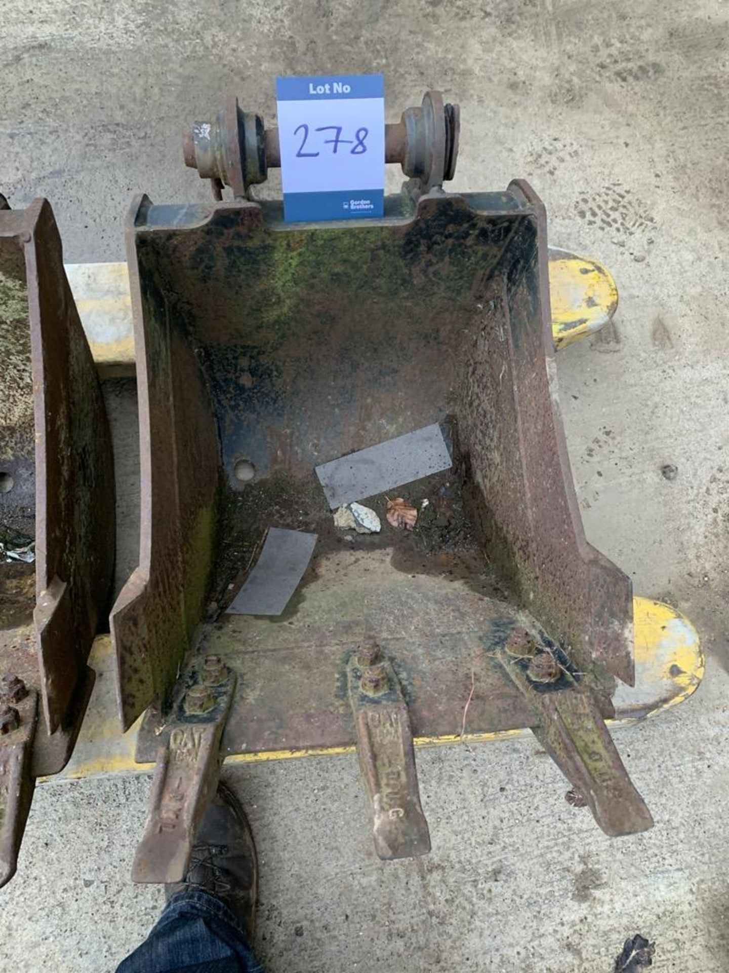 450mm Bucket with teeth 35mm pin Unused