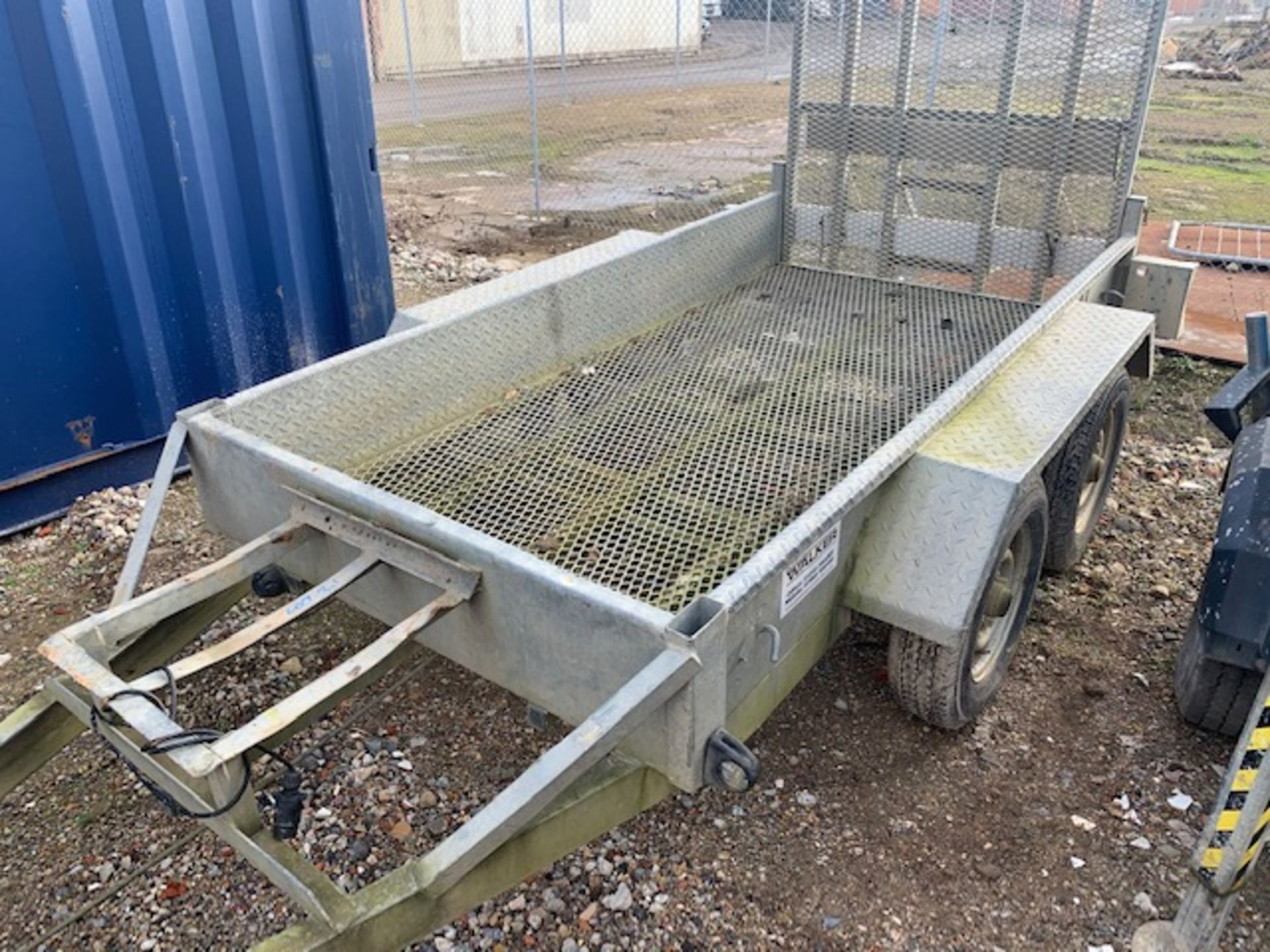 Unnamed twin axle towing trailer with built in loading ramp - Image 2 of 4